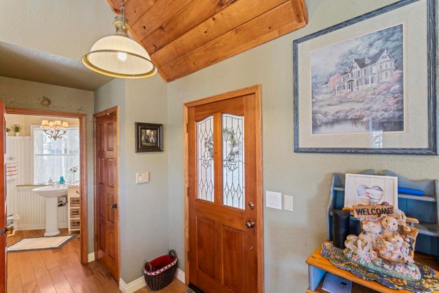 692 Zurich Drive, Lake Arrowhead, CA 92352