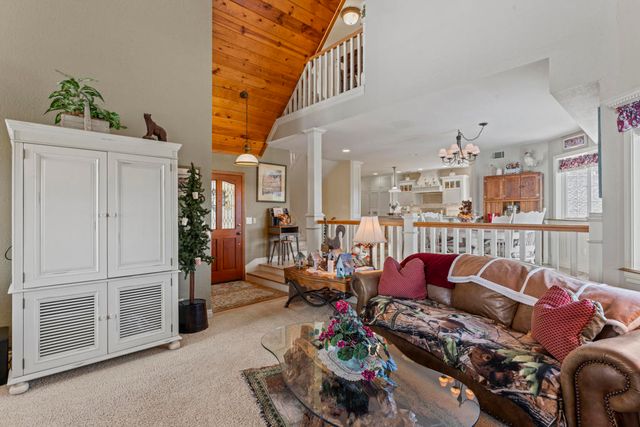 692 Zurich Drive, Lake Arrowhead, CA 92352
