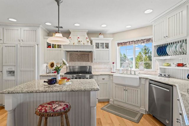 692 Zurich Drive, Lake Arrowhead, CA 92352