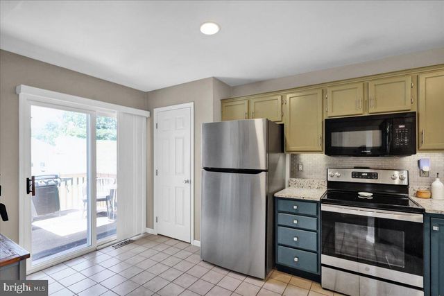 132 HICKORY LN, Reading, PA 19610