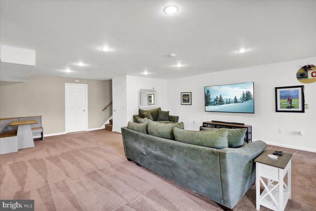 132 HICKORY LN, Reading, PA 19610