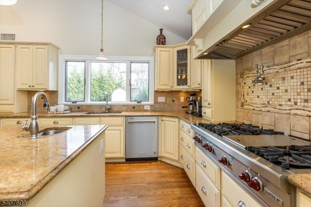 13 Blackstone Dr, Livingston Twp., NJ 07039