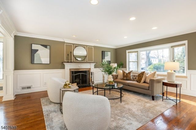 13 Blackstone Dr, Livingston Twp., NJ 07039