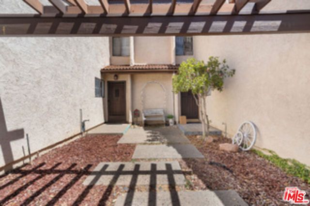 1114 Las Riendas Way, Pasadena, CA 91107