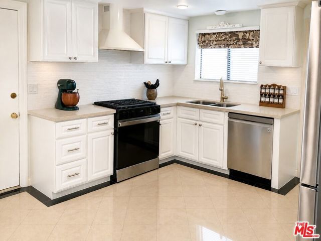 1114 Las Riendas Way, Pasadena, CA 91107