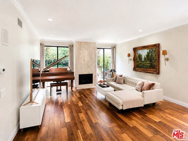 1114 Las Riendas Way, Pasadena, CA 91107
