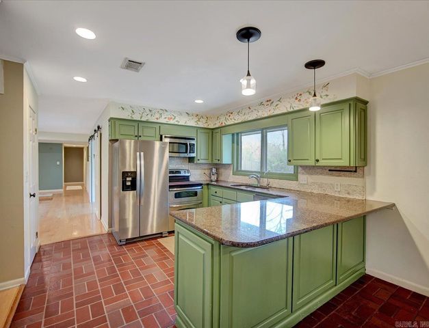 2 Lake Point Drive, Conway, AR 72032