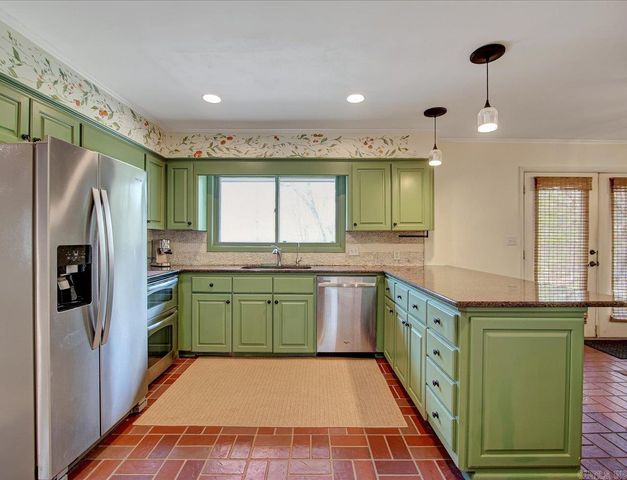 2 Lake Point Drive, Conway, AR 72032