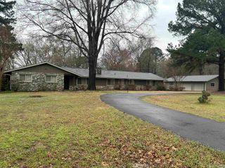 2 Lake Point Drive, Conway, AR 72032