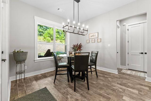 7717 S Shoreline Blvd., Benton, AR 72019