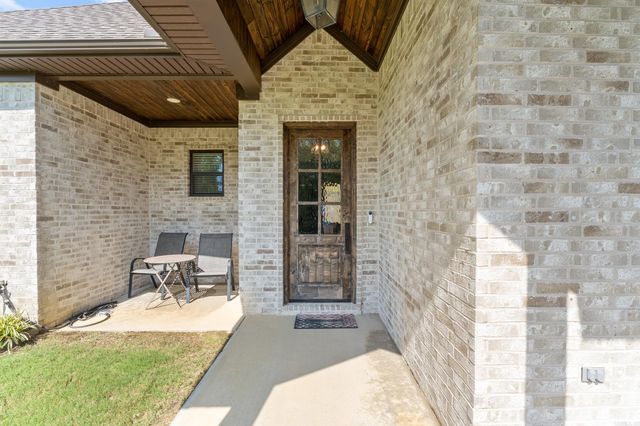 7717 S Shoreline Blvd., Benton, AR 72019