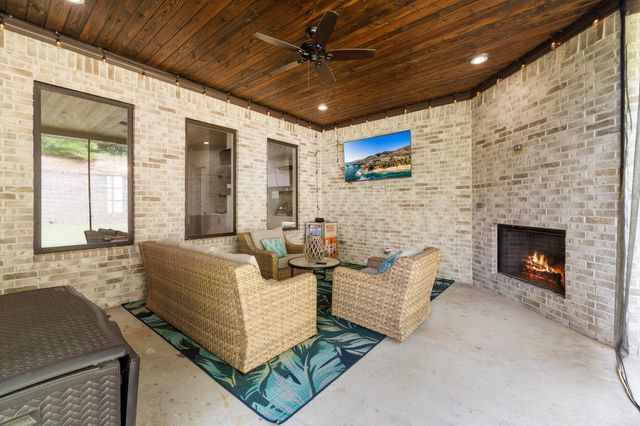 7717 S Shoreline Blvd., Benton, AR 72019