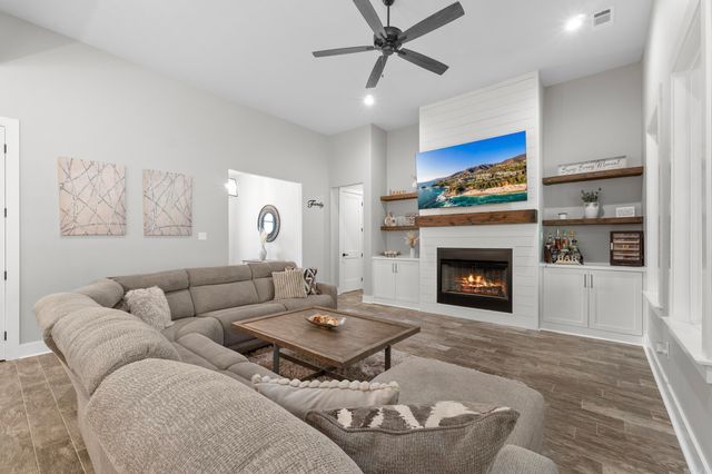 7717 S Shoreline Blvd., Benton, AR 72019