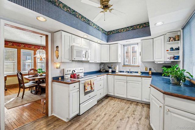 466 W Maplehurst Street, Ferndale, MI 48220