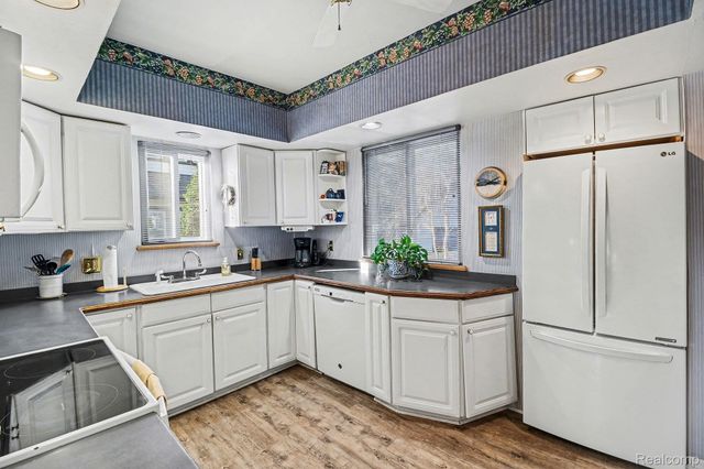 466 W Maplehurst Street, Ferndale, MI 48220