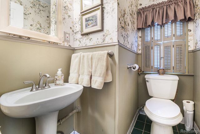 466 W Maplehurst Street, Ferndale, MI 48220