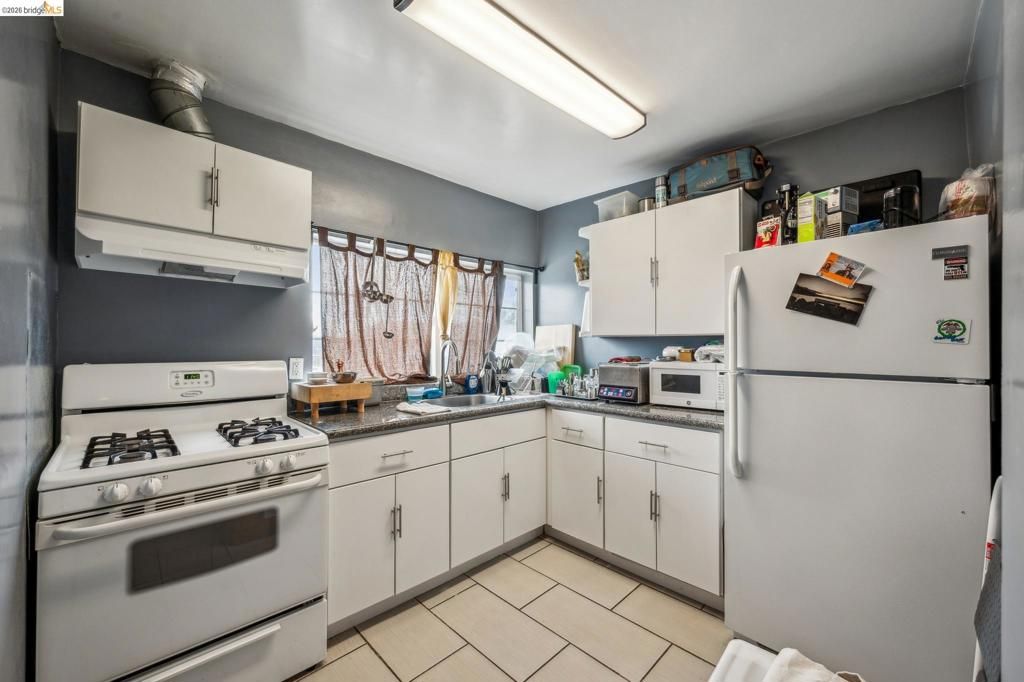 Image 12 of property listing at 1820 International Blvd, Oakland, CA 94606