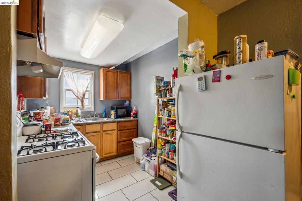 Image 13 of property listing at 1820 International Blvd, Oakland, CA 94606