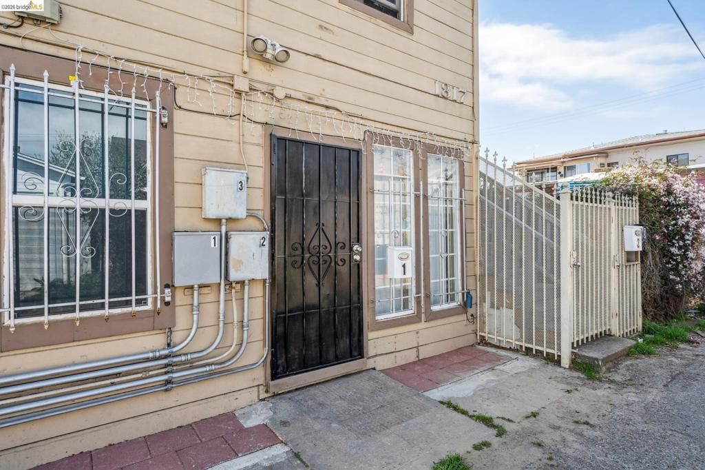 Image 3 of property listing at 1820 International Blvd, Oakland, CA 94606