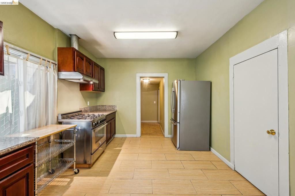 Image 8 of property listing at 1820 International Blvd, Oakland, CA 94606