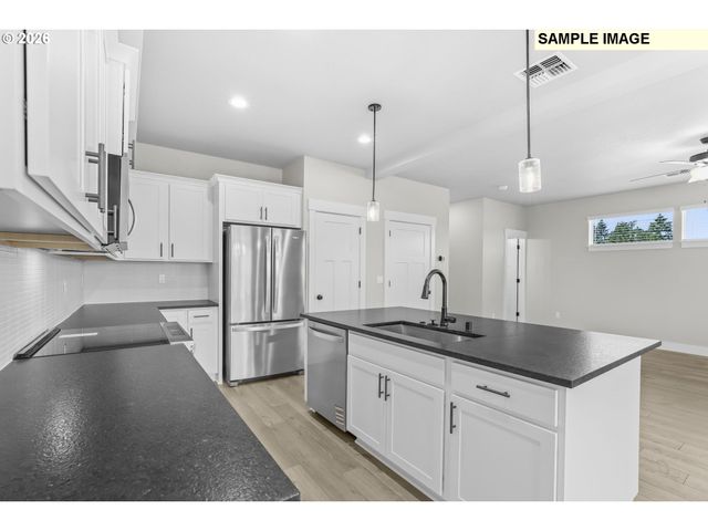 2331 E OTTER Loop, La Center, WA 98629
