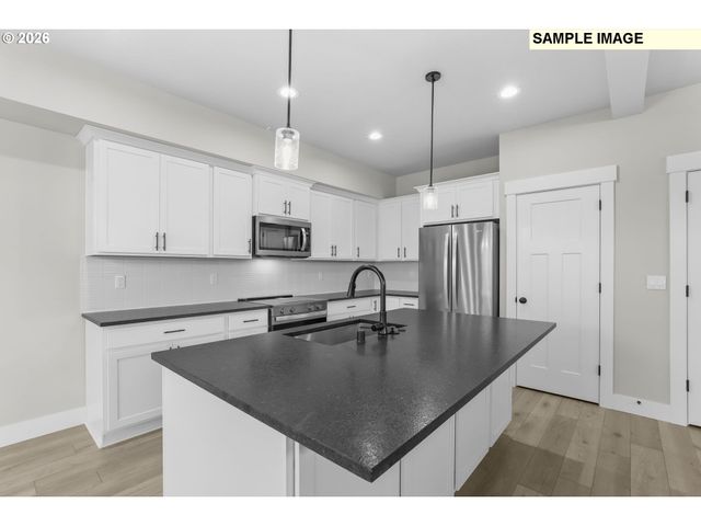 2331 E OTTER Loop, La Center, WA 98629