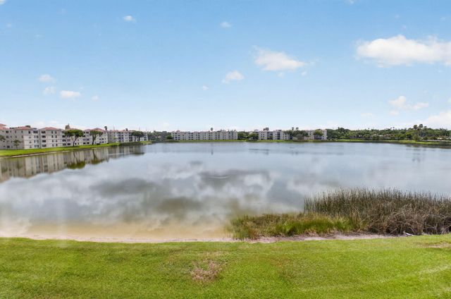 14096 HUNTINGTON POINTE Drive 309, Delray Beach, FL 33484