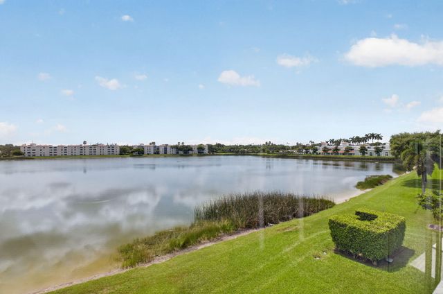 14096 HUNTINGTON POINTE Drive 309, Delray Beach, FL 33484