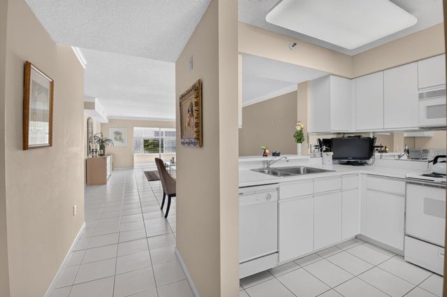 14096 HUNTINGTON POINTE Drive 309, Delray Beach, FL 33484