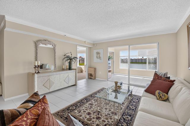 14096 HUNTINGTON POINTE Drive 309, Delray Beach, FL 33484