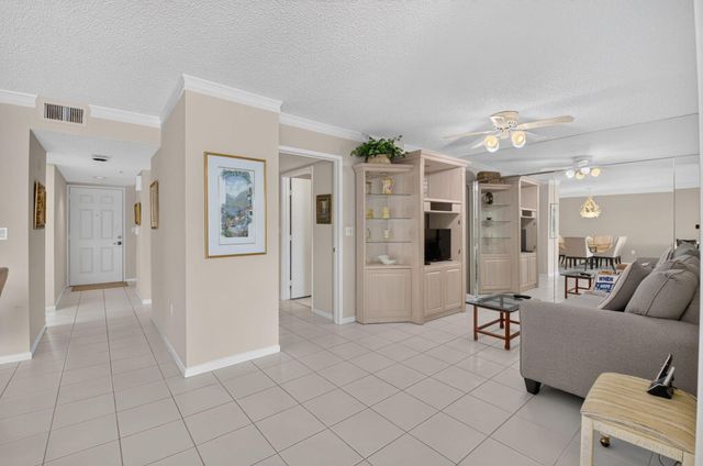 14096 HUNTINGTON POINTE Drive 309, Delray Beach, FL 33484