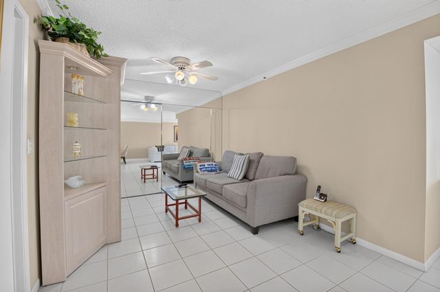 14096 HUNTINGTON POINTE Drive 309, Delray Beach, FL 33484