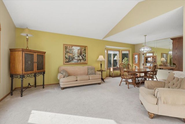 1579 Mary Street N, Maplewood, MN 55119