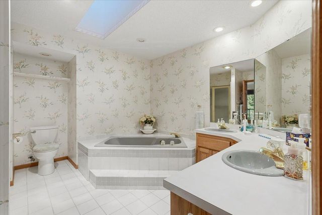 1579 Mary Street N, Maplewood, MN 55119