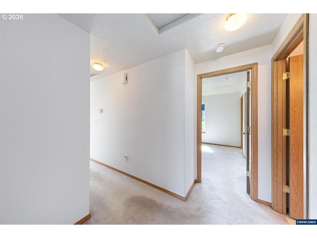 475 Se HANKEL St, Dallas, OR 97338