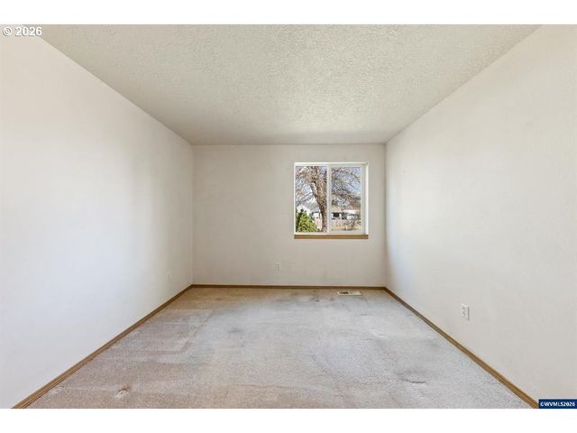 475 Se HANKEL St, Dallas, OR 97338