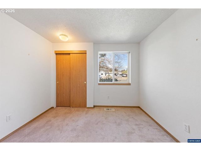 475 Se HANKEL St, Dallas, OR 97338