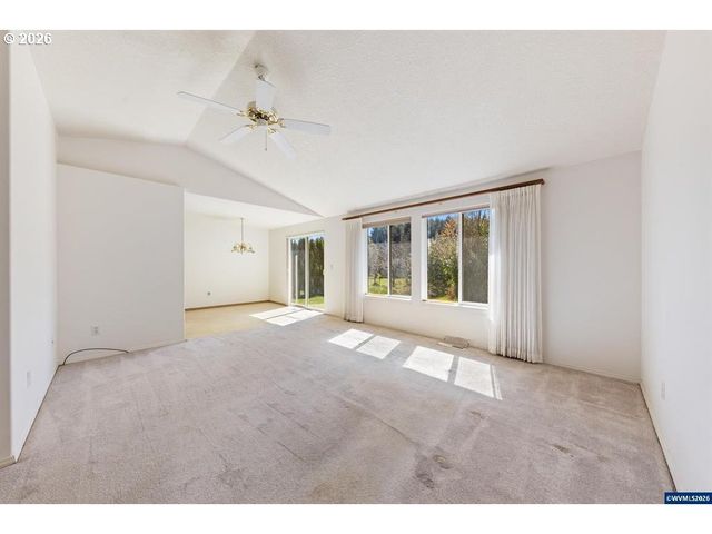 475 Se HANKEL St, Dallas, OR 97338