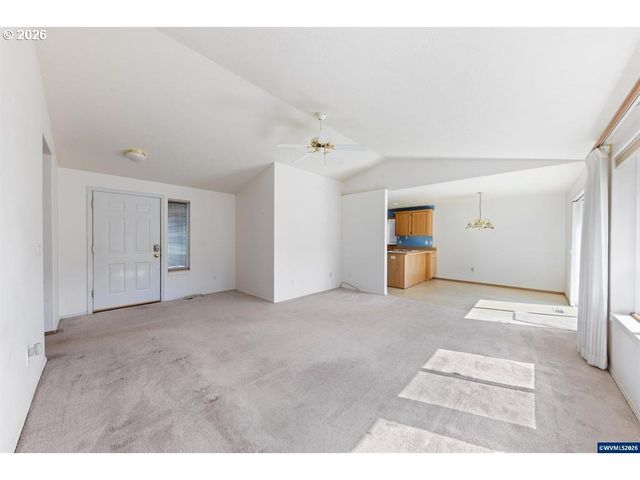 475 Se HANKEL St, Dallas, OR 97338