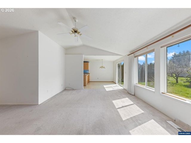 475 Se HANKEL St, Dallas, OR 97338