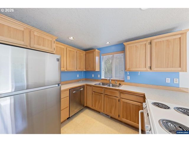 475 Se HANKEL St, Dallas, OR 97338