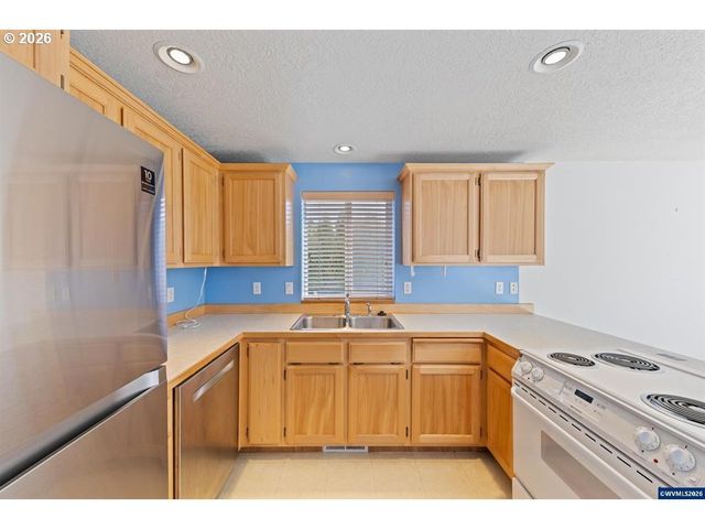 475 Se HANKEL St, Dallas, OR 97338