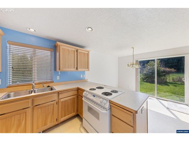 475 Se HANKEL St, Dallas, OR 97338