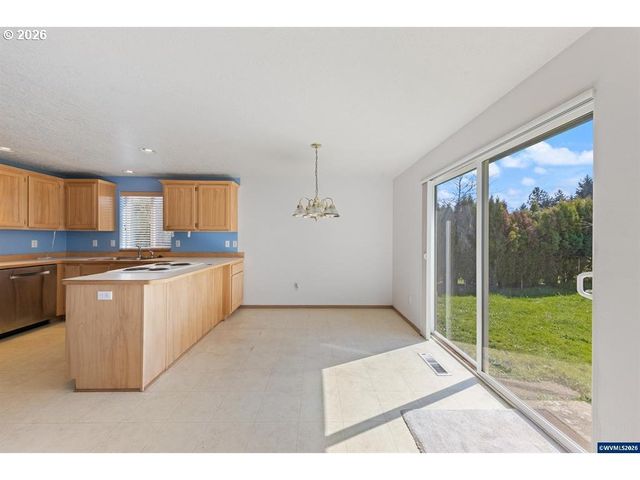 475 Se HANKEL St, Dallas, OR 97338