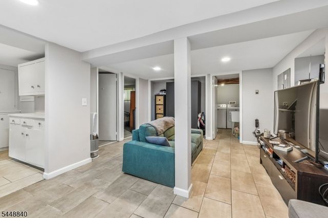 199 Larch Ave, Teaneck Twp., NJ 07666