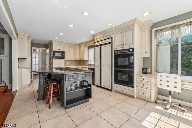 199 Larch Ave, Teaneck Twp., NJ 07666