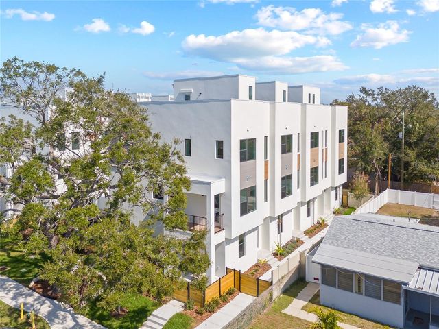 305 15TH STREET N, St Petersburg, FL 33705
