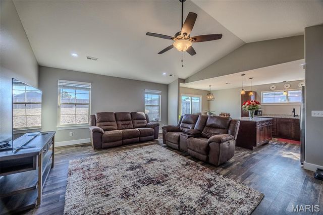 141 La Vista Drive, Waynesville, MO 65583