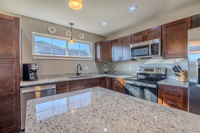 141 La Vista Drive, Waynesville, MO 65583