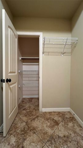 11129 Castle Oak Lane, Fort Worth, TX 76108